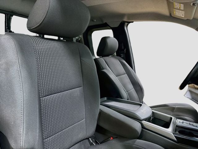 2014 Nissan Titan SV 4WD W/ CLEAN CARFAX