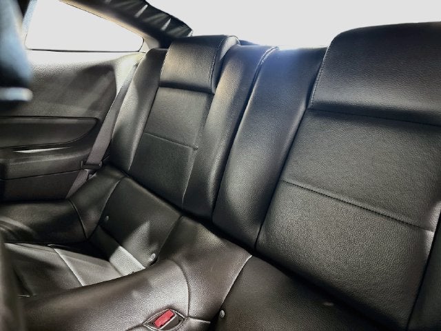 2007 Ford Mustang V6 Deluxe W/ CLEAN CARFAX