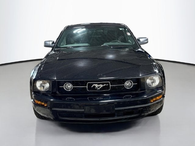 2007 Ford Mustang V6 Deluxe W/ CLEAN CARFAX