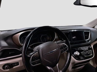 2019 Chrysler Pacifica Touring L 8 PASSENGER