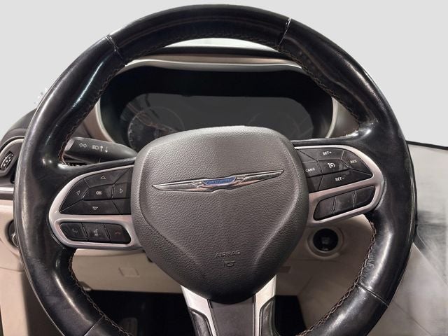 2019 Chrysler Pacifica Touring L 8 PASSENGER