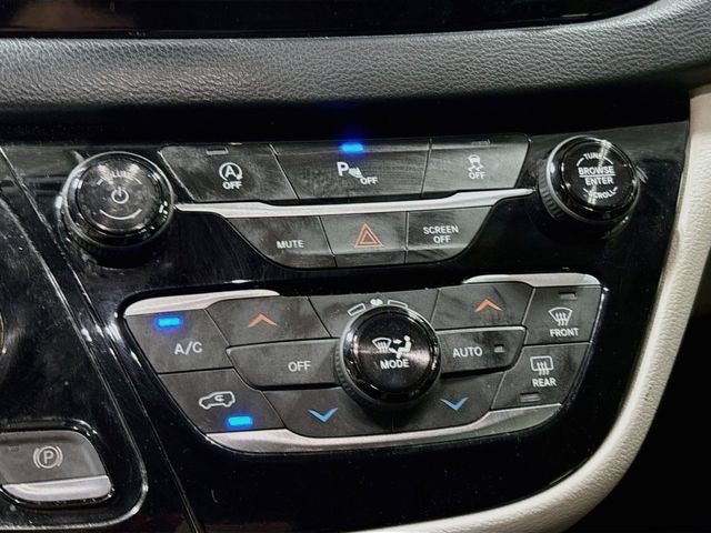 2019 Chrysler Pacifica Touring L 8 PASSENGER