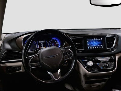 2019 Chrysler Pacifica Touring L 8 PASSENGER
