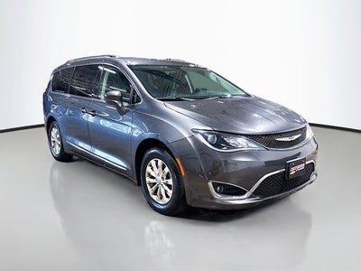 2019 Chrysler Pacifica Touring L 8 PASSENGER