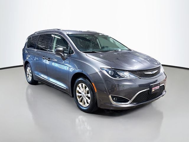 2019 Chrysler Pacifica Touring L 8 PASSENGER