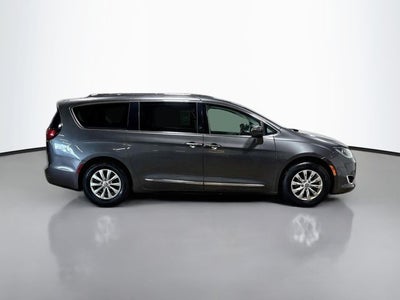 2019 Chrysler Pacifica Touring L 8 PASSENGER