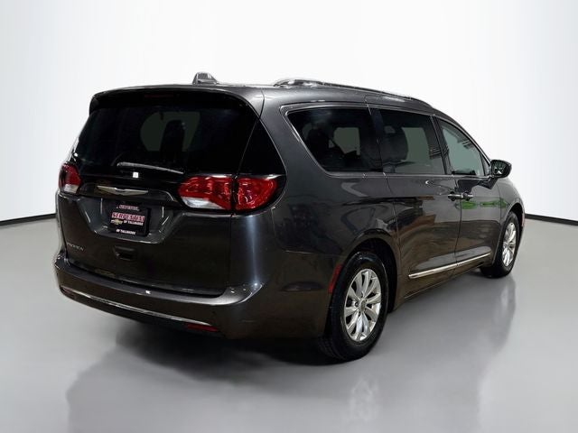 2019 Chrysler Pacifica Touring L 8 PASSENGER