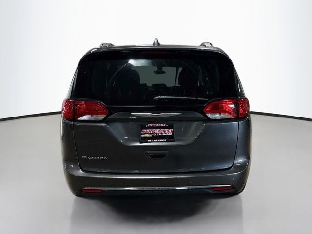 2019 Chrysler Pacifica Touring L 8 PASSENGER