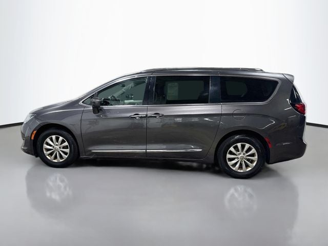 2019 Chrysler Pacifica Touring L 8 PASSENGER