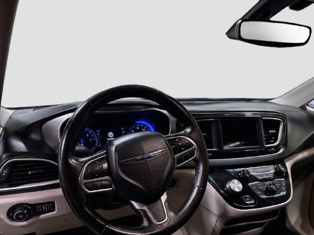 2020 Chrysler Pacifica Touring L CLEAN CARFAX!