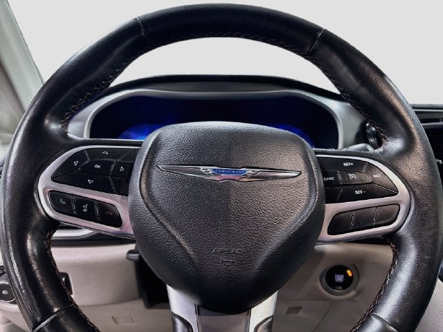 2020 Chrysler Pacifica Touring L CLEAN CARFAX!