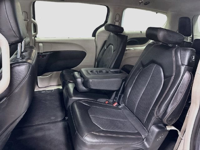 2020 Chrysler Pacifica Touring L CLEAN CARFAX!