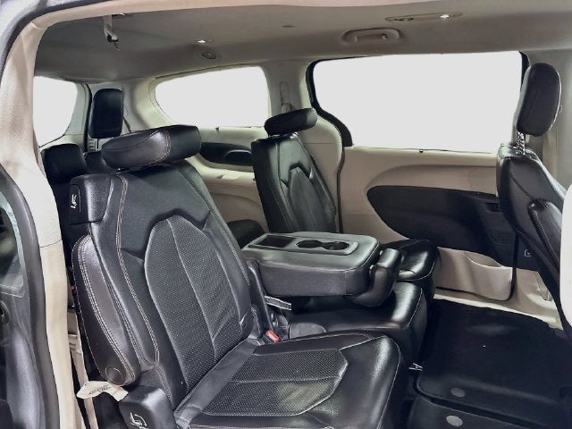 2020 Chrysler Pacifica Touring L CLEAN CARFAX!