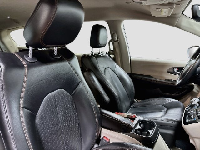 2020 Chrysler Pacifica Touring L CLEAN CARFAX!