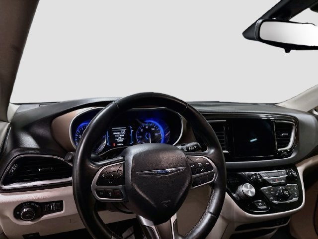 2017 Chrysler Pacifica Touring L CLEAN CARFAX!