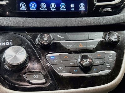 2017 Chrysler Pacifica Touring L CLEAN CARFAX!