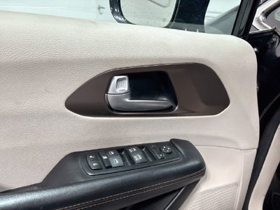 2017 Chrysler Pacifica Touring L CLEAN CARFAX!