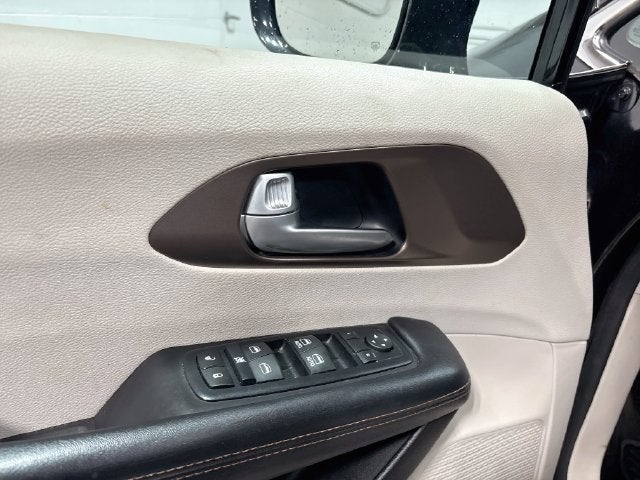 2017 Chrysler Pacifica Touring L CLEAN CARFAX!