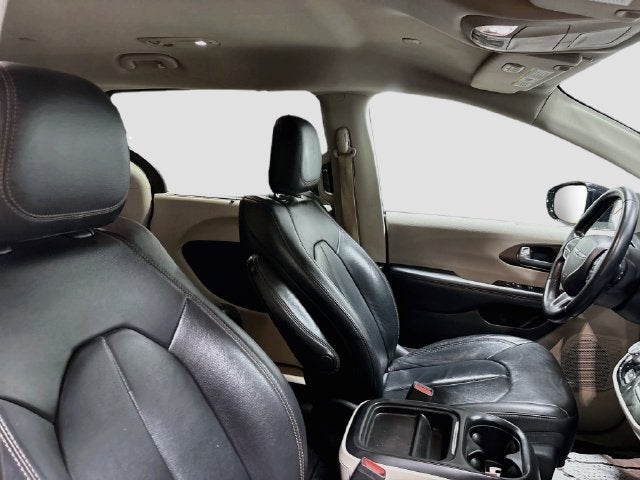 2017 Chrysler Pacifica Touring L CLEAN CARFAX!