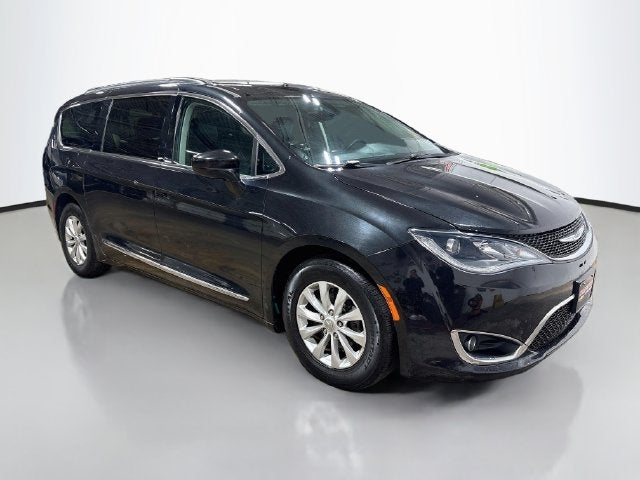 2017 Chrysler Pacifica Touring L CLEAN CARFAX!