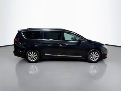 2017 Chrysler Pacifica Touring L CLEAN CARFAX!