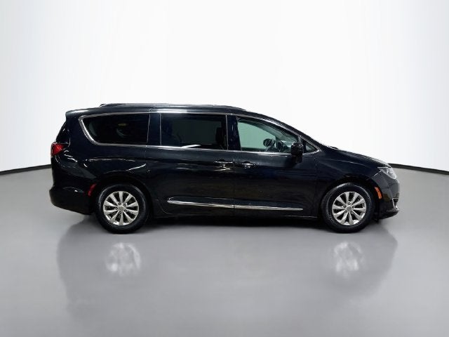 2017 Chrysler Pacifica Touring L CLEAN CARFAX!
