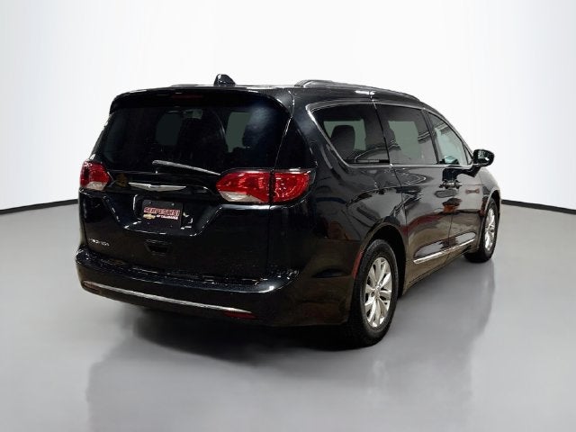 2017 Chrysler Pacifica Touring L CLEAN CARFAX!
