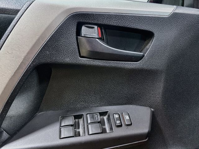 2017 Toyota RAV4 LE AWD!