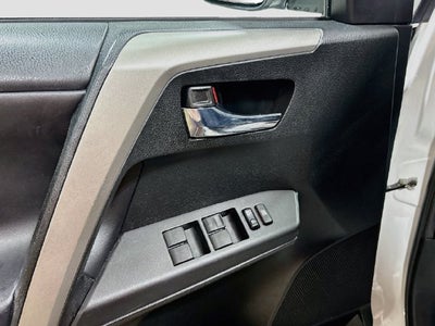 2017 Toyota RAV4 XLE AWD!