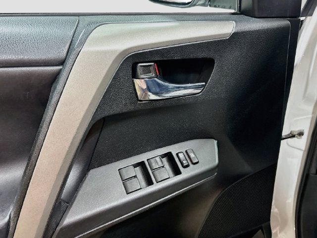 2017 Toyota RAV4 XLE AWD!