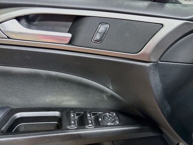 2017 Ford Fusion SE CLEAN CARFAX!