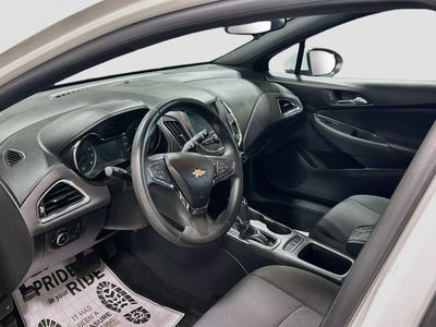 2017 Chevrolet Cruze LT HATCHBACK!