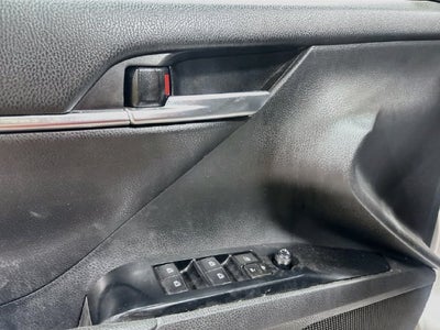 2019 Toyota Camry SE W/ MOONROOF