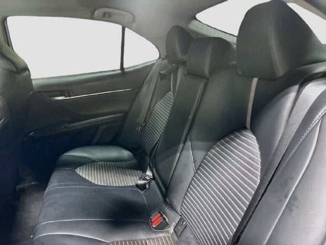 2019 Toyota Camry SE W/ MOONROOF