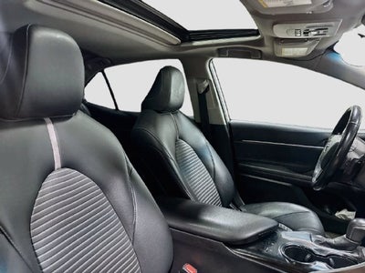 2019 Toyota Camry SE W/ MOONROOF