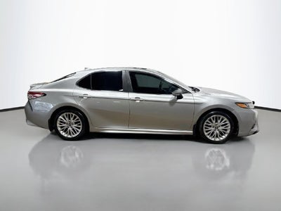 2019 Toyota Camry SE W/ MOONROOF