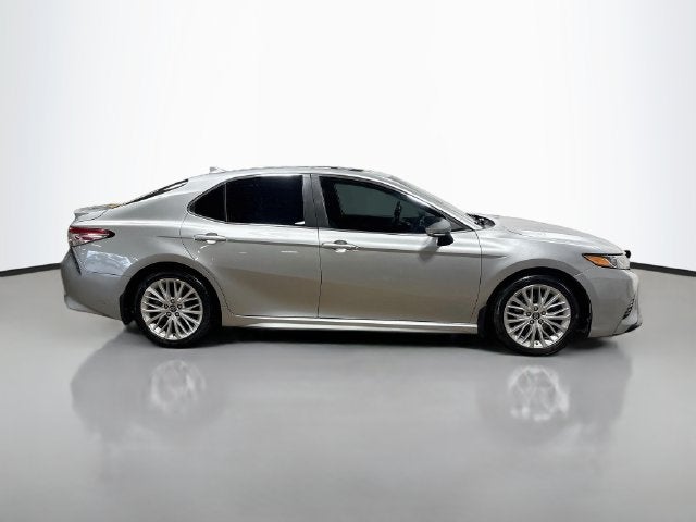 2019 Toyota Camry SE W/ MOONROOF
