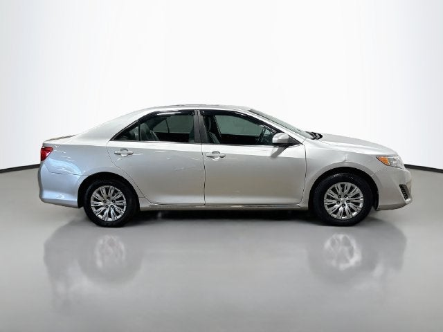 2013 Toyota Camry LE CLEAN CARFAX!
