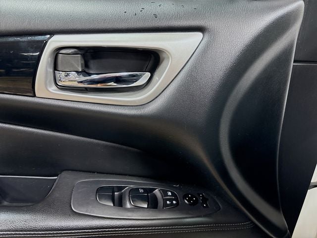 2020 Nissan Pathfinder S W/ HD RADIO!