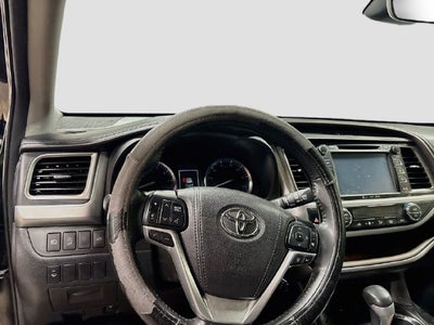2017 Toyota Highlander XLE W/ SUNROOF