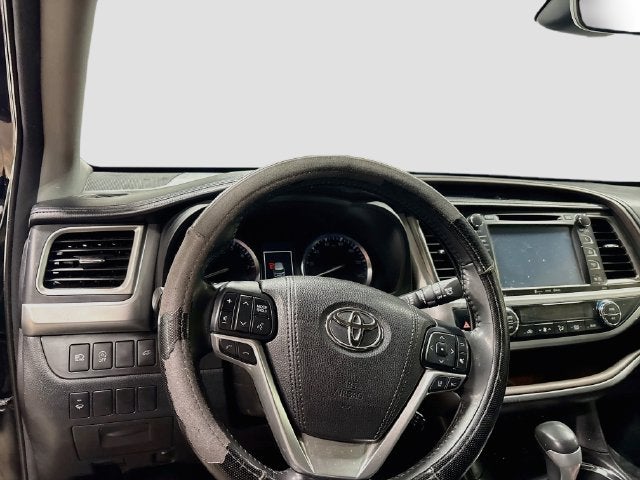 2017 Toyota Highlander XLE W/ SUNROOF