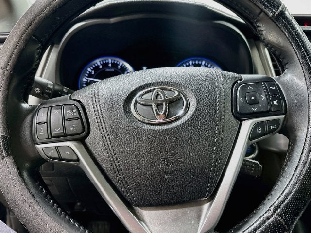 2017 Toyota Highlander XLE W/ SUNROOF