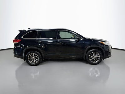 2017 Toyota Highlander XLE W/ SUNROOF