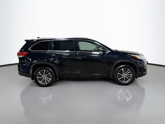 2017 Toyota Highlander XLE W/ SUNROOF