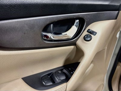 2015 Nissan Rogue SV W/ HEATED SEATS